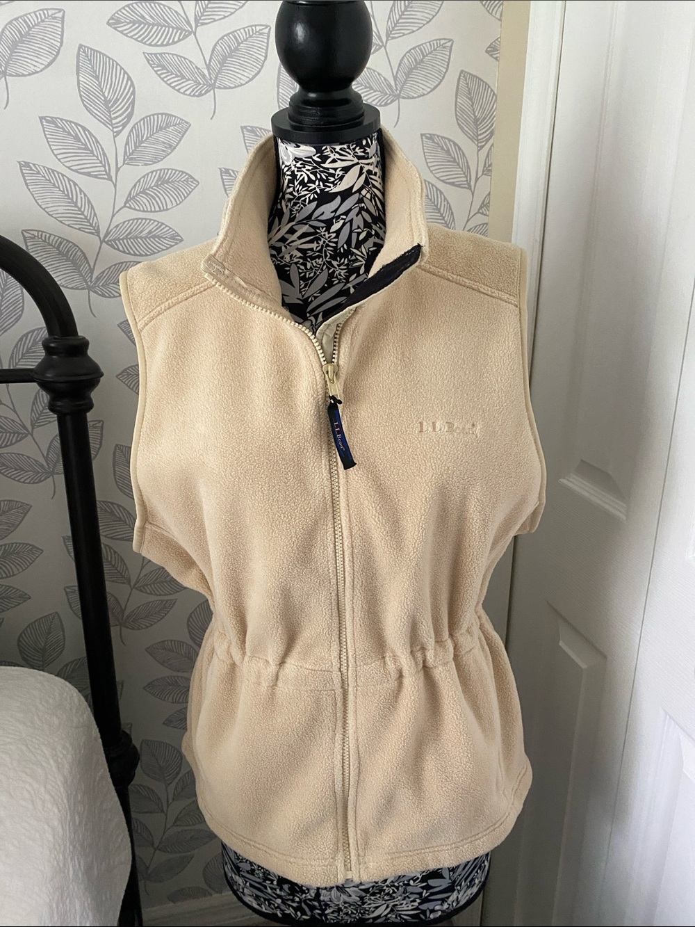 L.L.Bean sleeveless fleece vest in oatmeal color with waist cinch